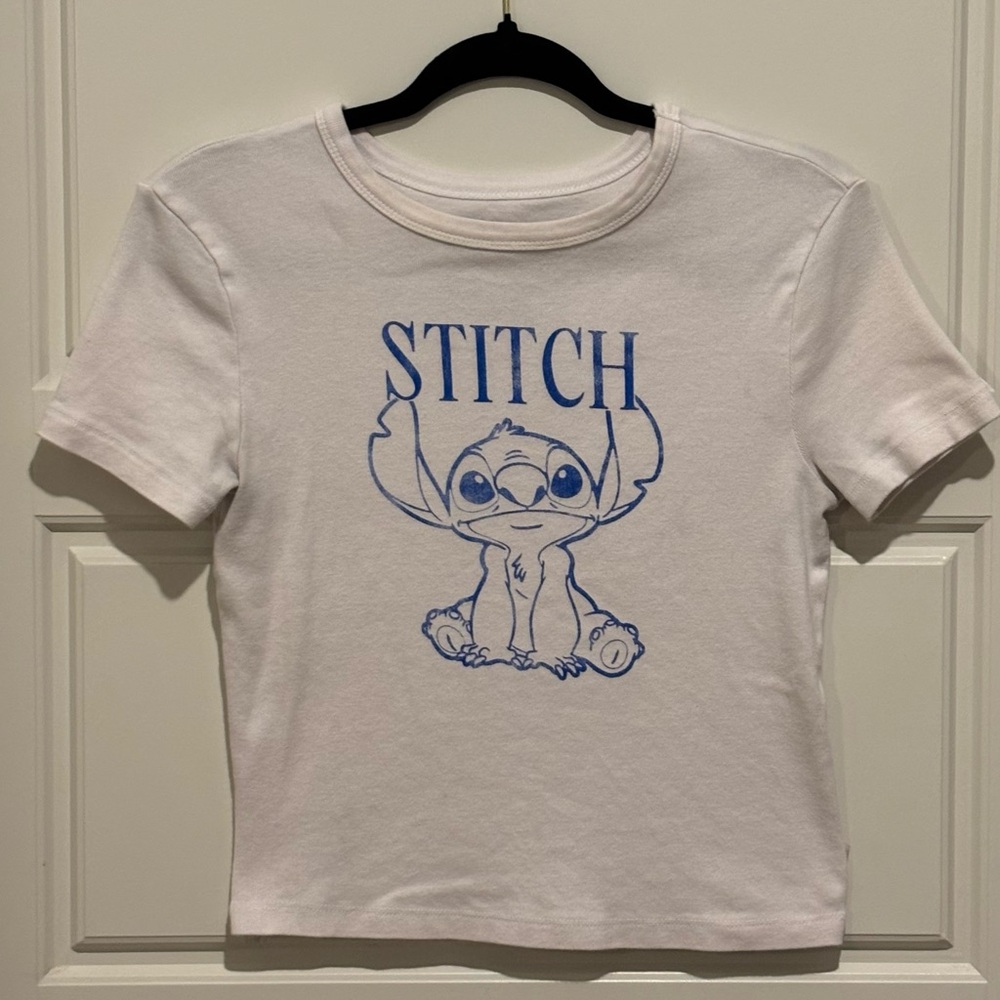 Disney Stitch White Graphic Tee – Cute Blue Outline Print, Soft & Casual